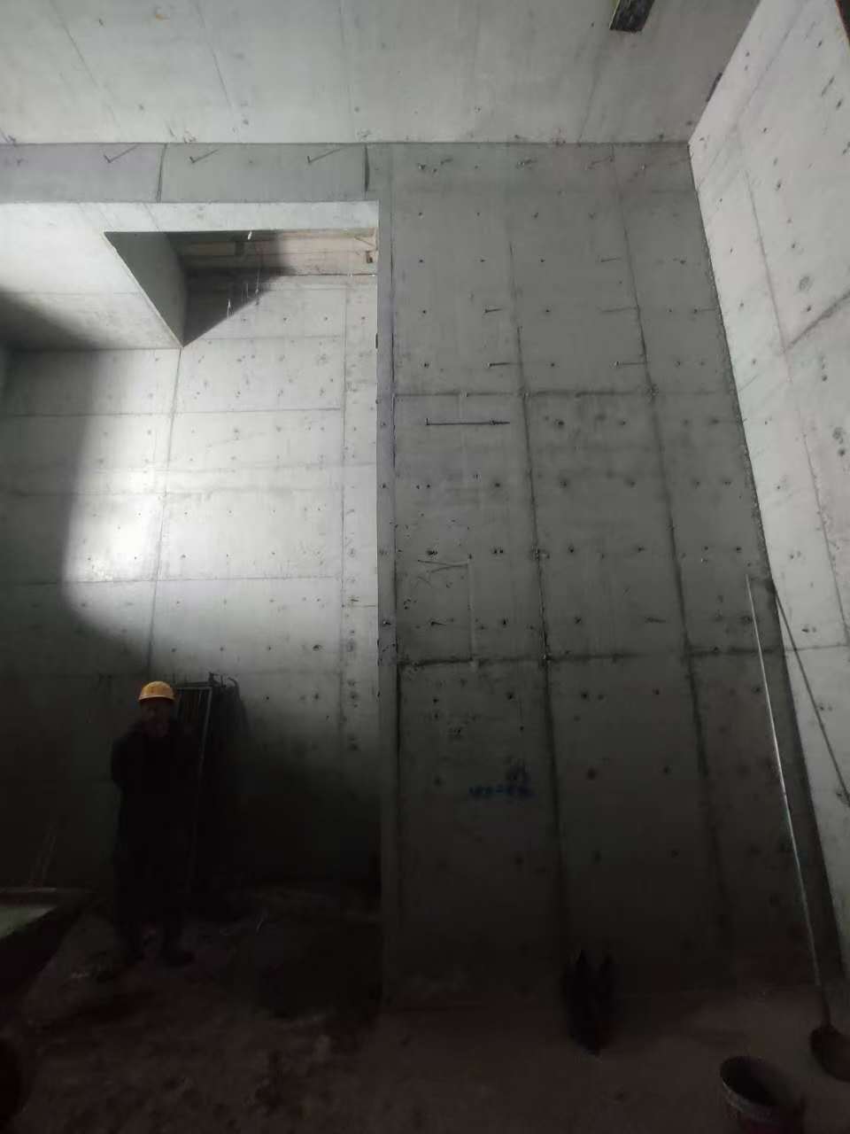 樊城墙上开槽钢筋断了有影响吗